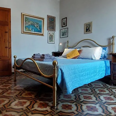 By The Sea, Beachfront With Elevator Апартаменты