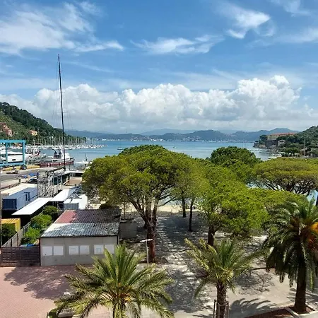 By The Sea, Beachfront With Elevator Appartamento *