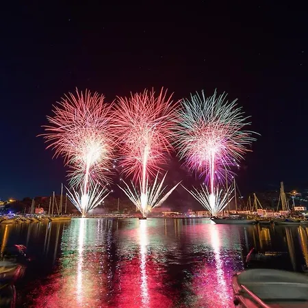 By The Sea, Beachfront With Elevator Appartamento Le Grazie (Liguria)