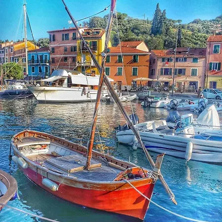 Апартаменты By The Sea, Beachfront With Elevator