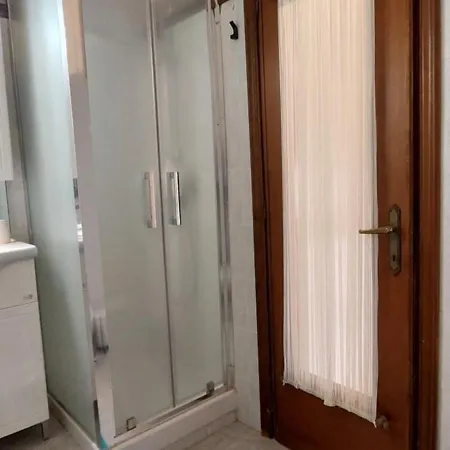 By The Sea, Beachfront With Elevator דירה *